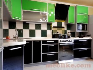 кухня зелена і чорна лакобель